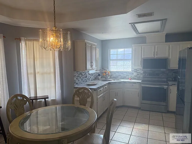 634 Rey Salomon St — Photo 6