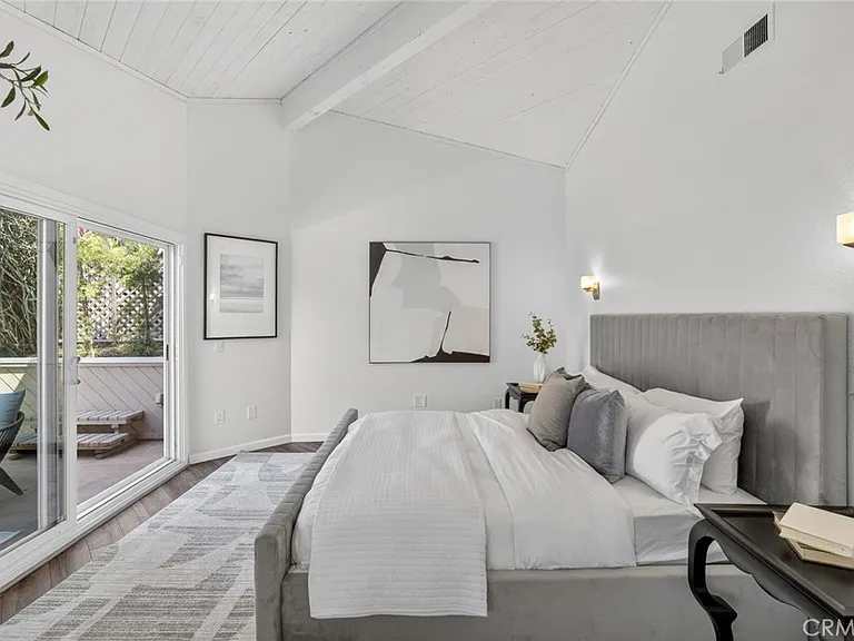 431 Nyes Pl — Photo 31