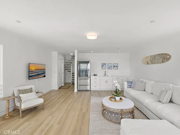 1045 Gaviota Dr #B — Photo 5