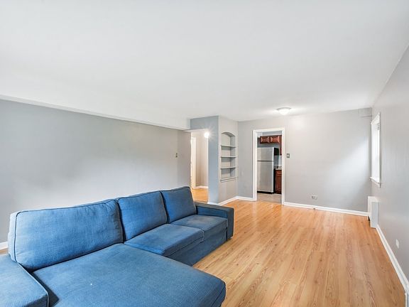 5th image of 7220 N Claremont Ave #Aa