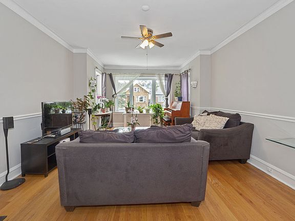 5th image of 4128 W Oakdale Ave