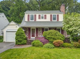 19 Oak Hill Rd, Millstone Township, NJ 07078