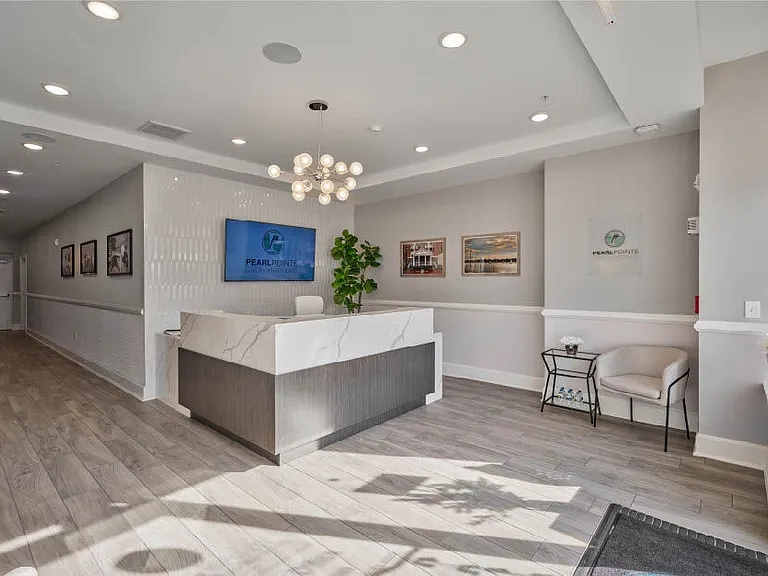 Pearl Pointe Apartments — Photo 6