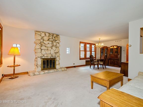 3rd image of 5827 N Forest Glen Ave