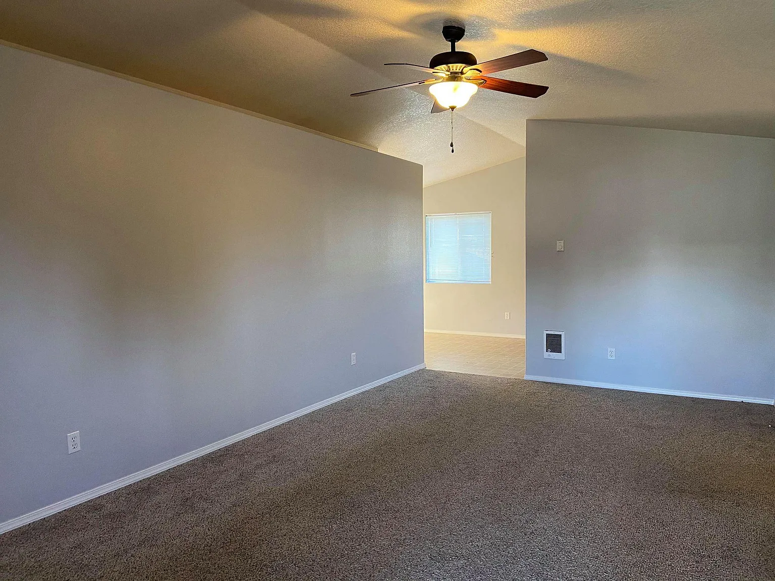 3 bed, 1076 sqft, $2,200 — Photo 3