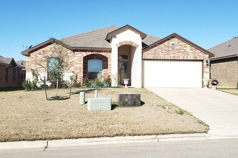 1st image of 1402 Blue Leaf Dr