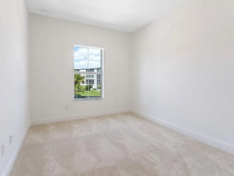 552 Sanderling Cir — Photo 8