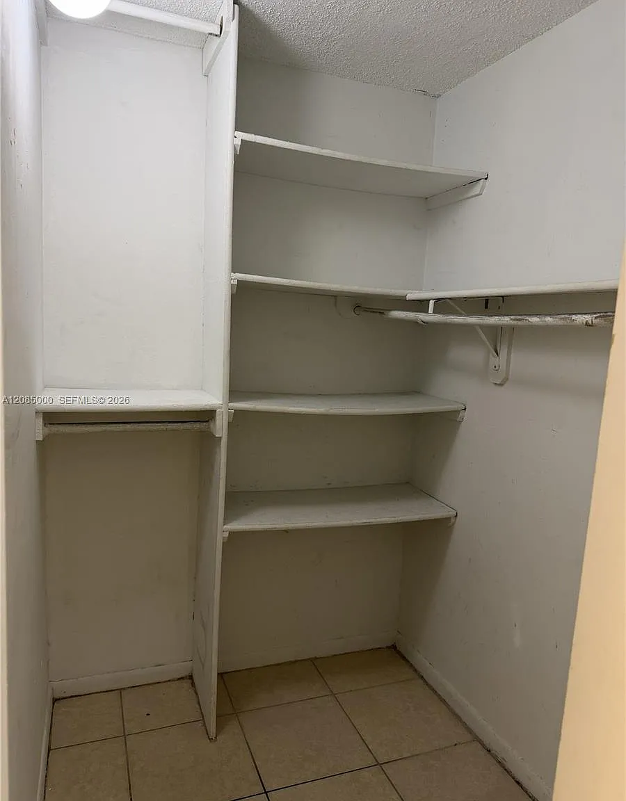 Coral Gate West Condo — Photo 3