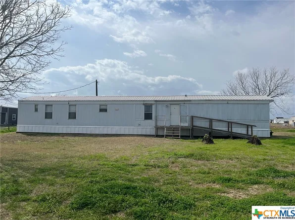 306 Sunrise Ln, Victoria, TX 77905