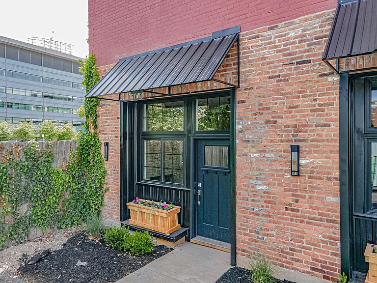151 E Eagle St — Photo 34