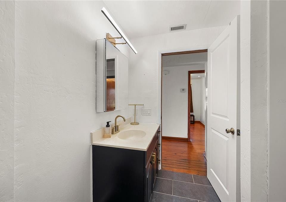 19th image of 809 BURLAND STREET