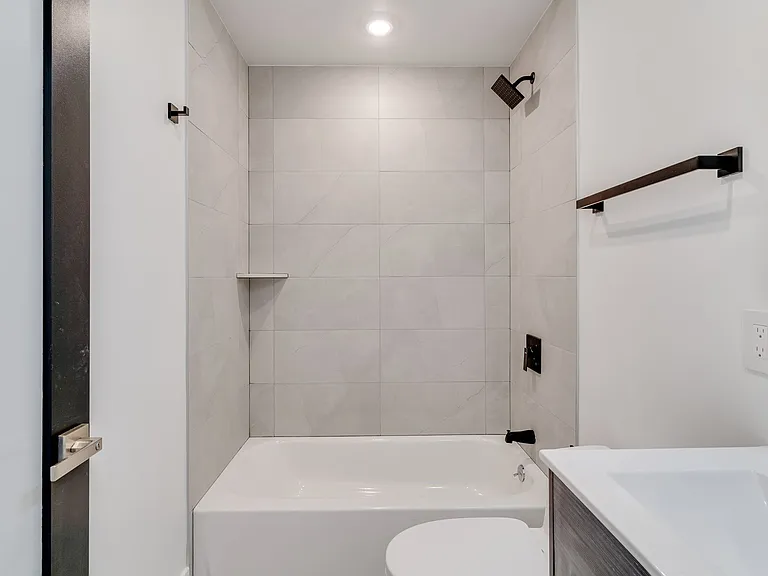 Brand New Luxury Townhouses — Photo 42