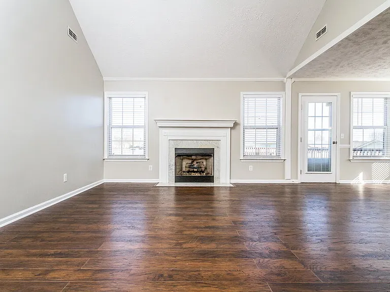 1238 Cason Trl — Photo 2