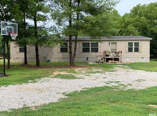 1411 Cherrybark Ln, Flora, IL 62839