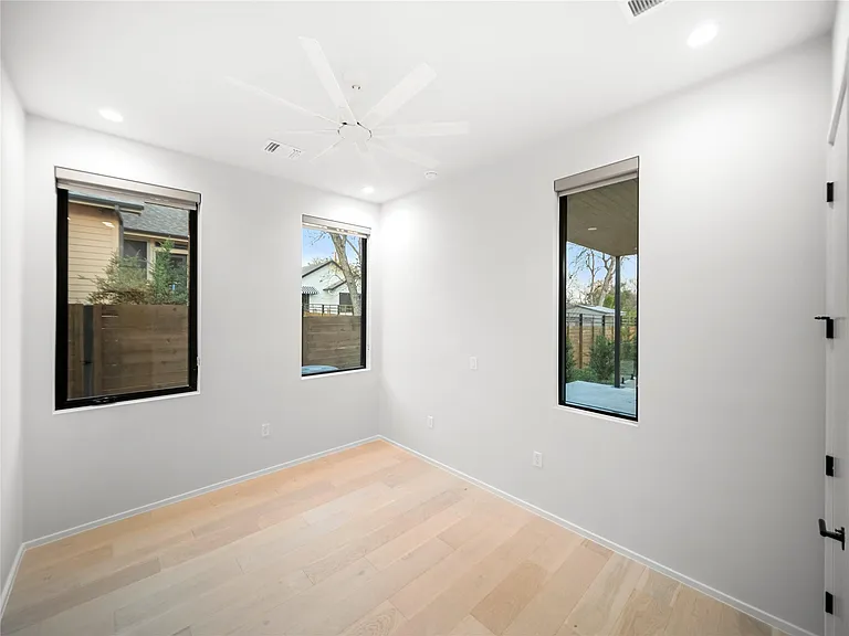2107 Brackenridge St #B — Photo 29