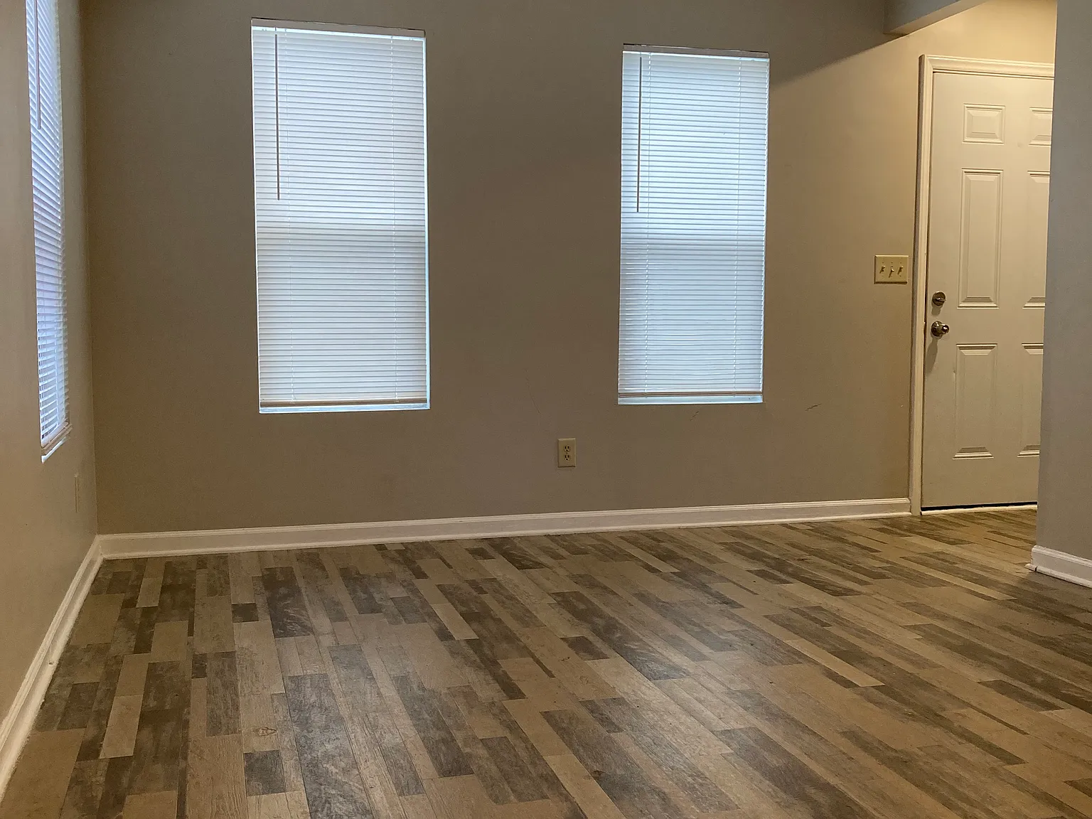 2 bed, 2.5 bath, 1024 sqft, $1,050 — Photo 4