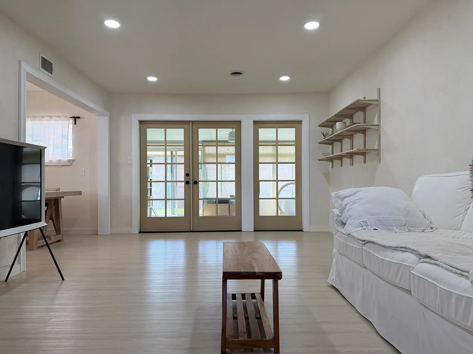 3 bed, 1200 sqft, $4,499 — Photo 4