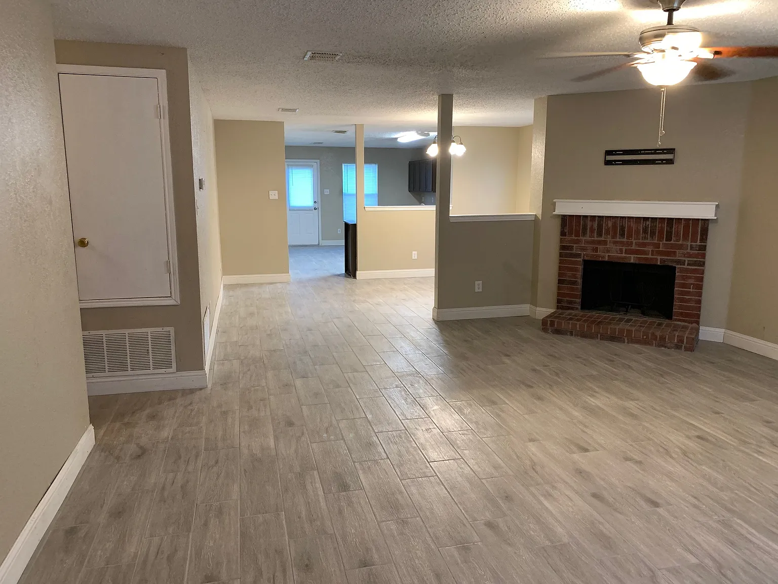 3 bed, 1888 sqft, $2,250 — Photo 2