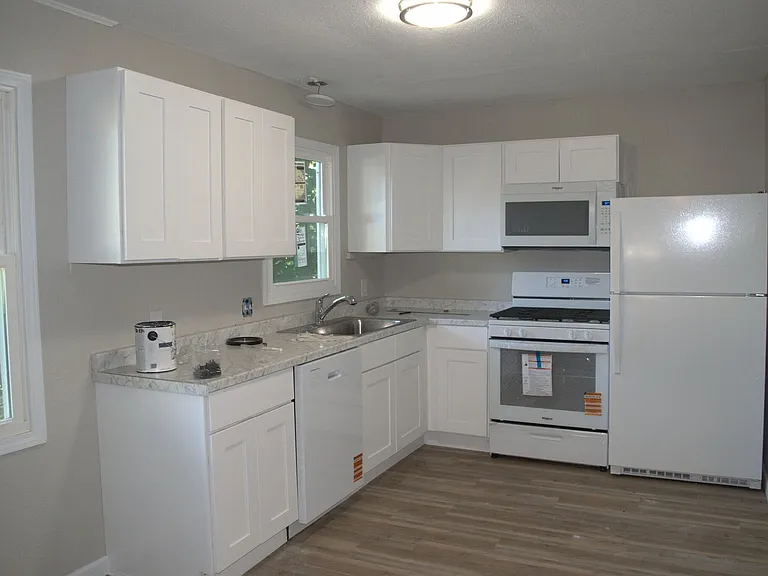 308 Benton St — Photo 7