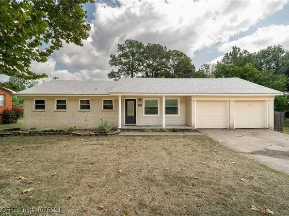 804 N 8th St, Van Buren, AR 72956