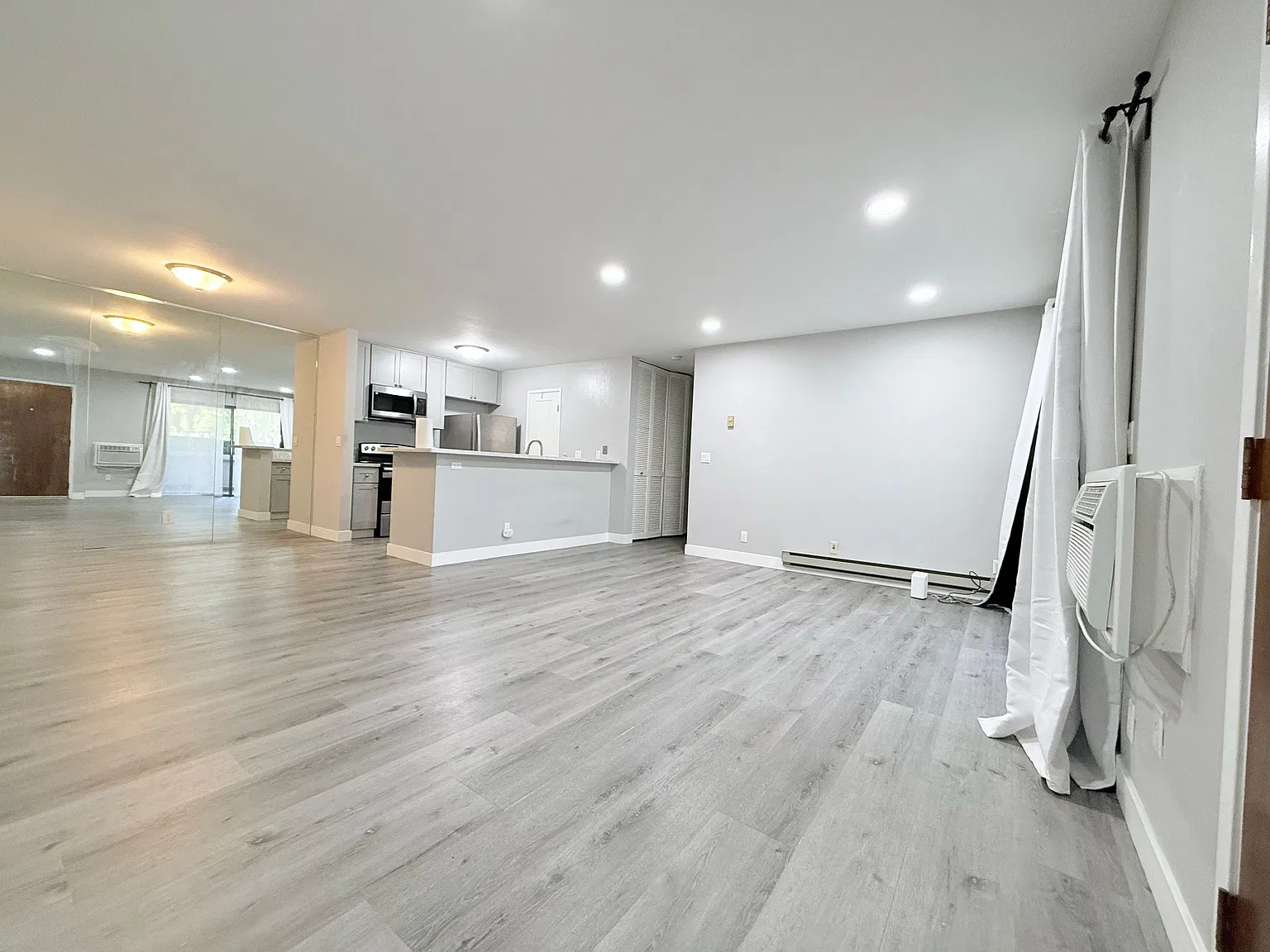 1 bed, 864 sqft, $2,900 — Photo 1