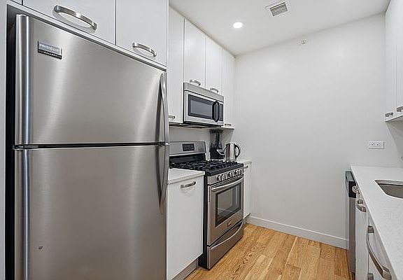5th image of 8 Vanderbilt Ave #3H