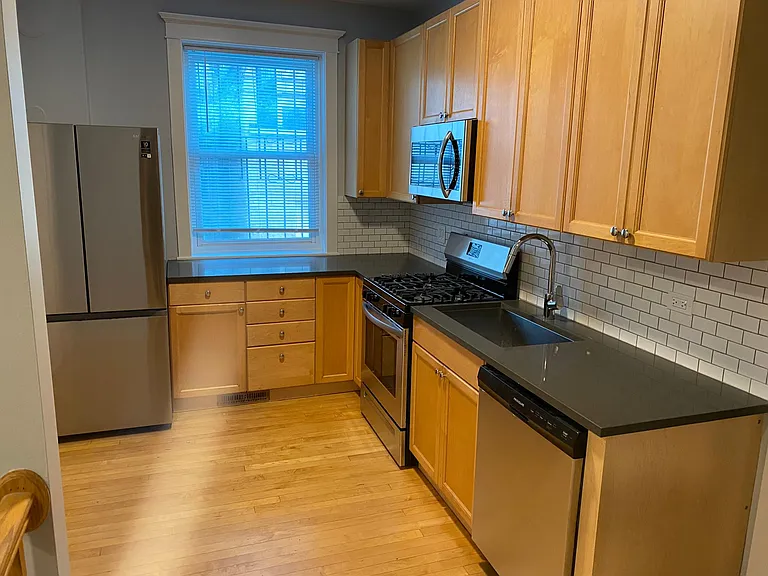 3739 N Greenview Ave #1R — Photo 6
