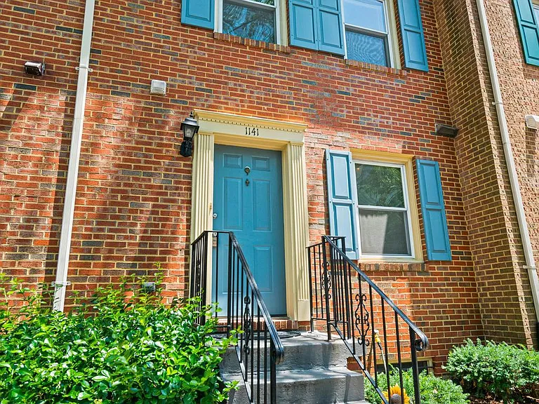 1141 N Vernon St — Photo 3