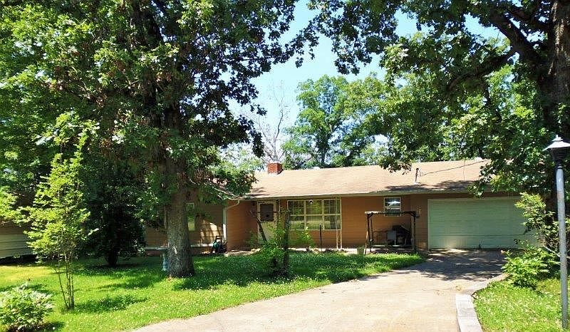 1st image of 382 Leawood Dr