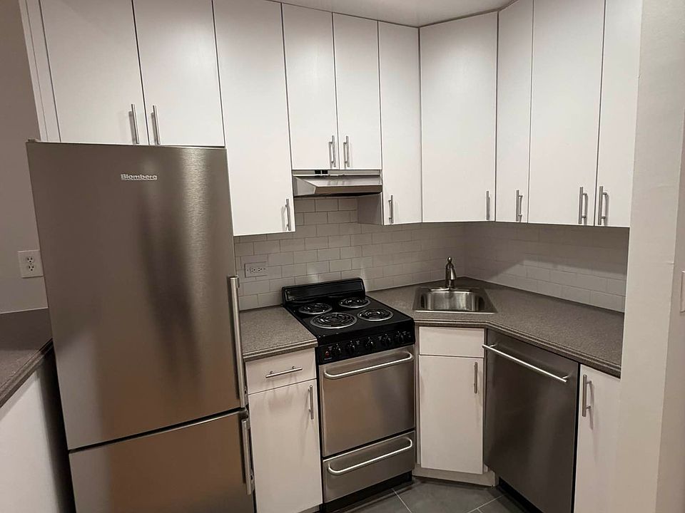 2nd image of 370 E 69th St #1D