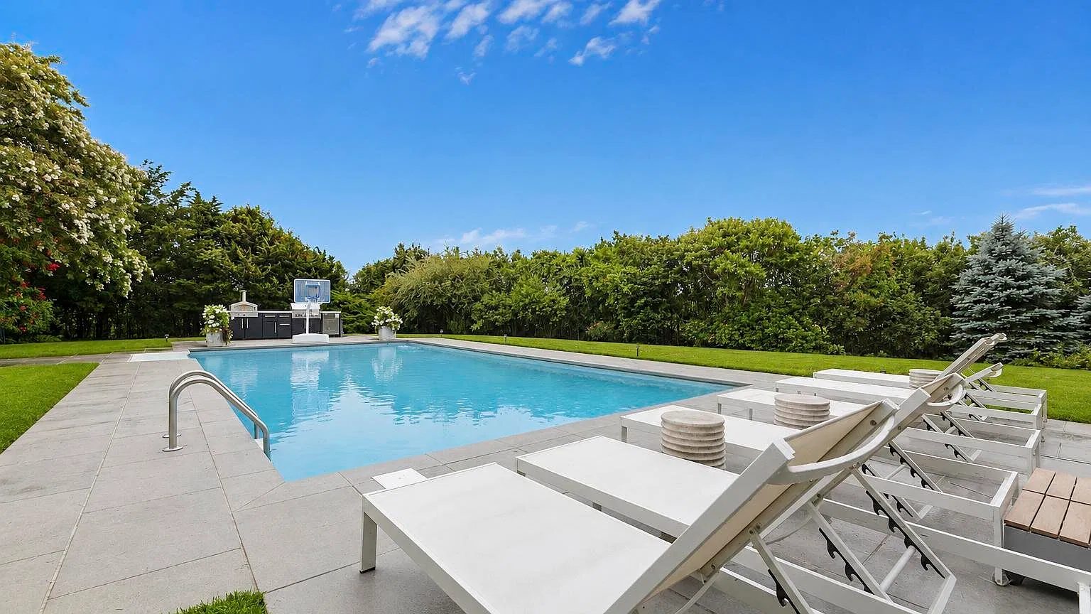 Water Mill Retreat with Pool, Walk to Parrish Museum & Duckwalk — Photo 2