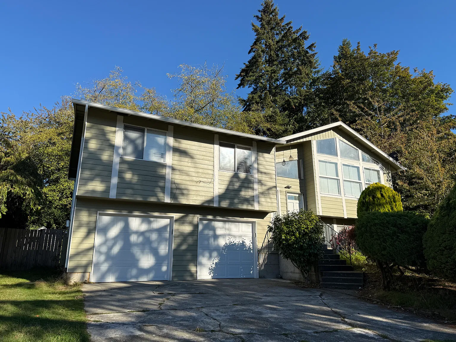 3 bed, 1300 sqft, $3,000 — Photo 1