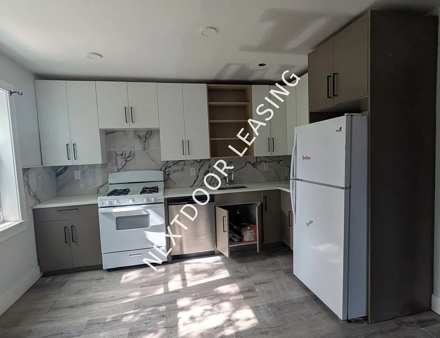 28 E 47th St — Photo 2