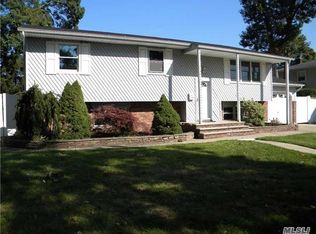 1329 Washington Ave, West Islip, NY 11795
