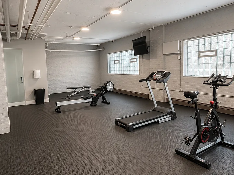 5320 N Damen Ave #200 — Photo 17