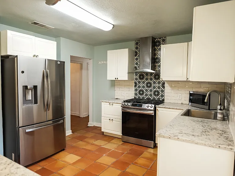 2622 W Summit Ave — Photo 7