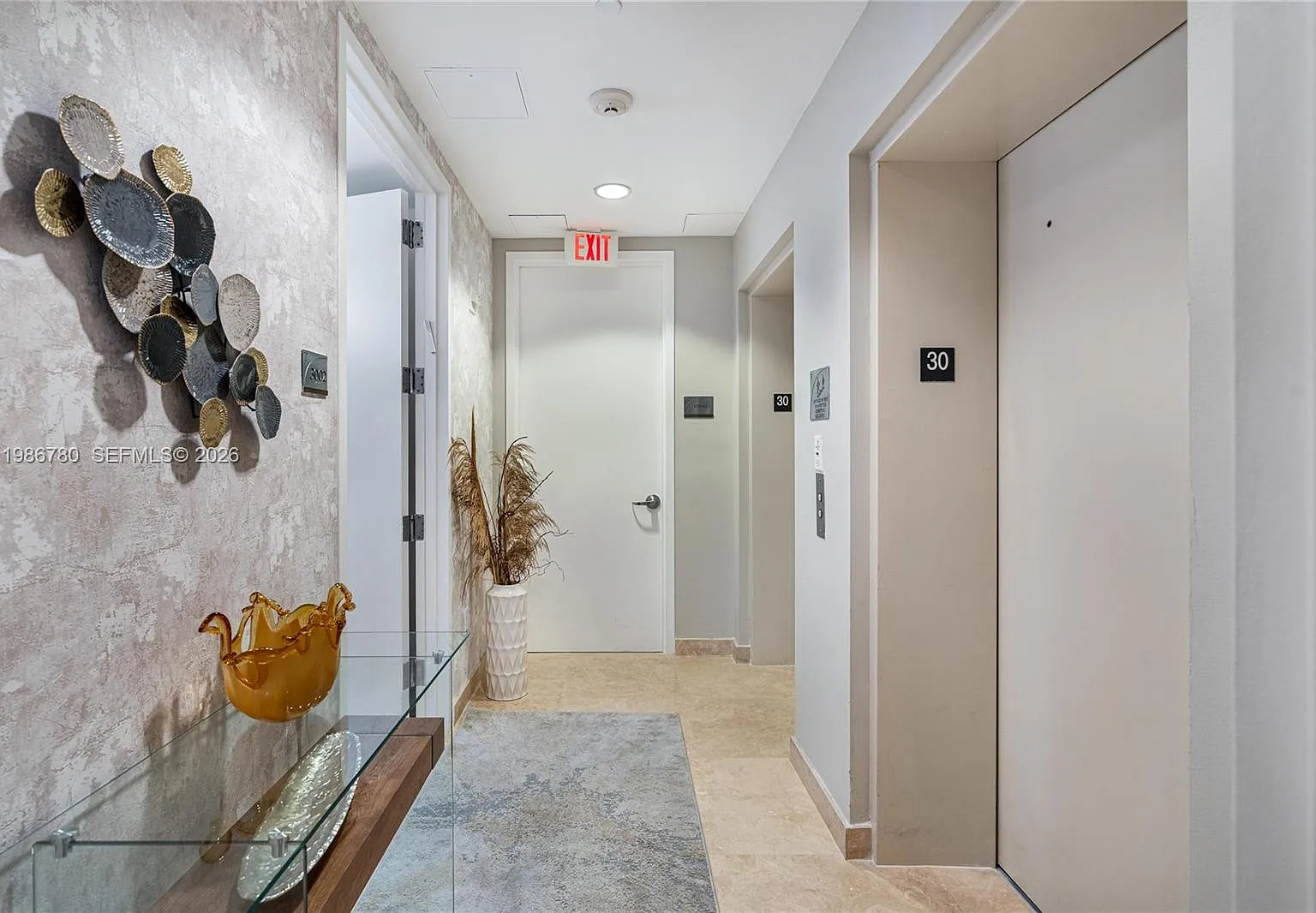 3 bed, 1979 sqft, $8,900 — Photo 4