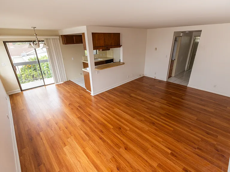 1327 W 9th St #4 — Photo 8