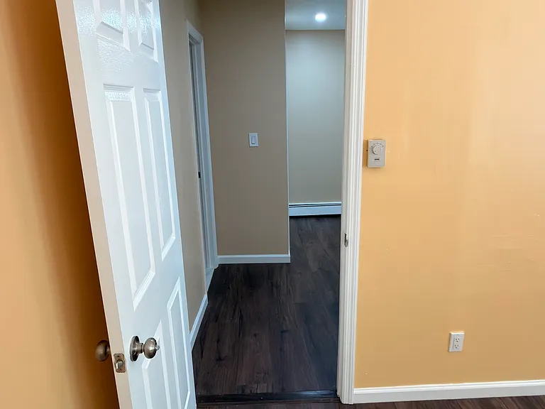 277 Auborn Ave — Photo 8