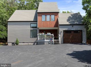 1246 Lakeview Dr, Cross Junction, VA 22625