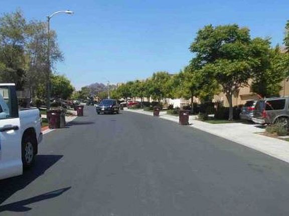 Exterior Neighborhood (street photo)