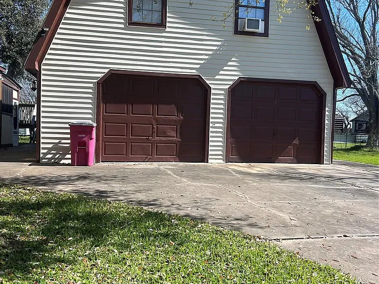 1312 N Avenue R — Photo 2