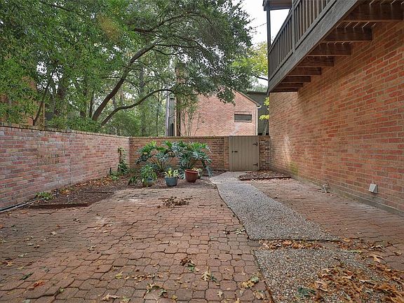 4th image of 298 Sugarberry Cir #298