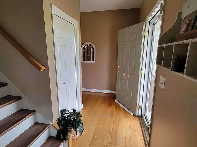 390 Camelot Blvd — Photo 7