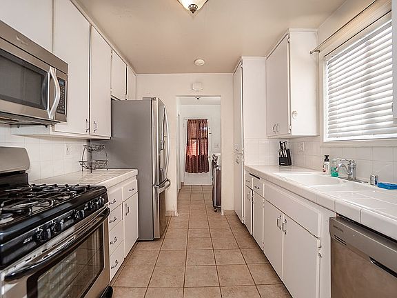 4th image of 3534 Monica Ave