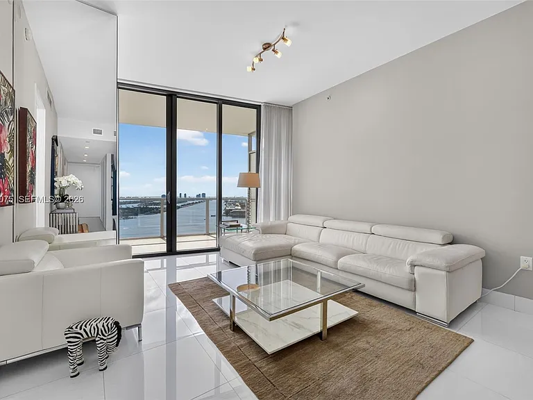 1100 Biscayne Blvd #2902 — Photo 6