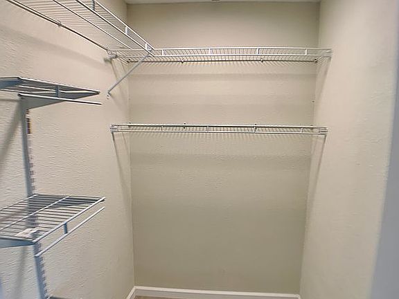 4th image of 205 Meadow Dr