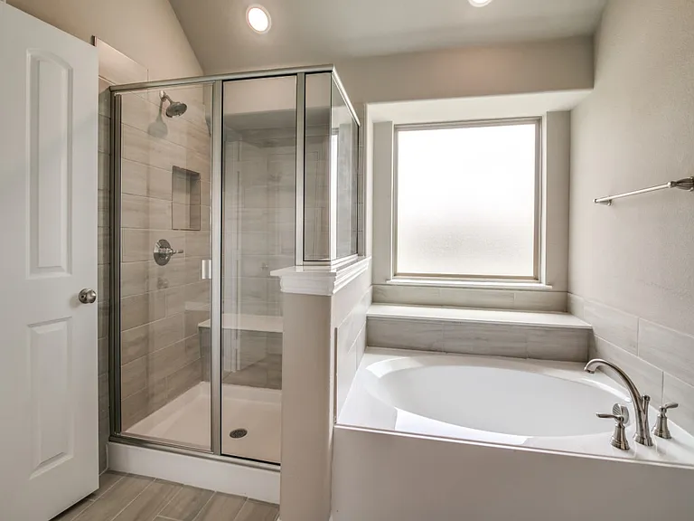 323 Sweetspire Dr — Photo 8