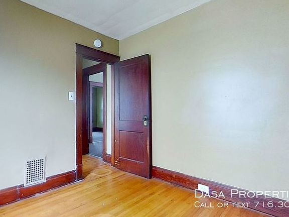 5th image of 2452 Willow Ave