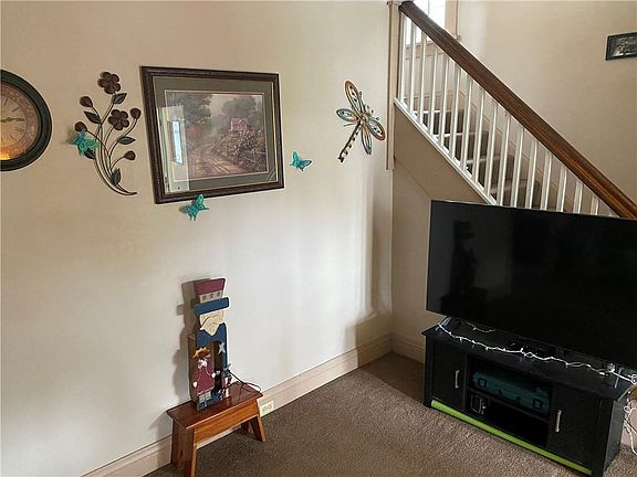 3rd image of 124 Woodrow Ct
